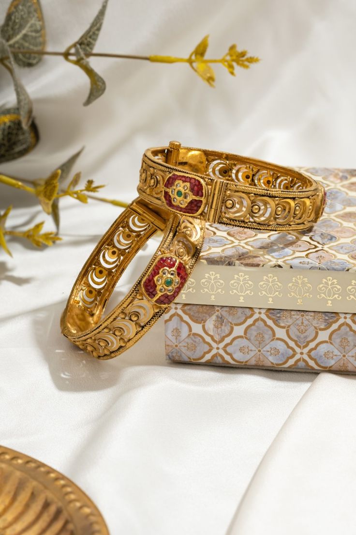 BANGLES